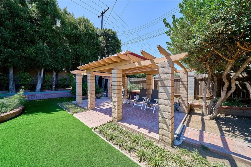 2532 Crooked Creek Diamond Bar, CA 91765