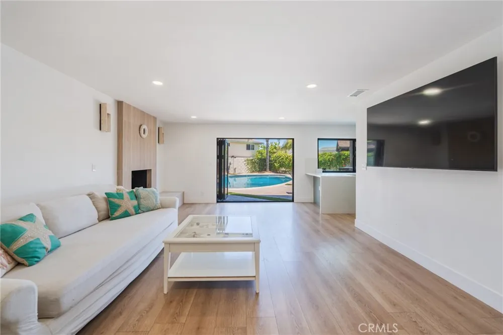 3550 Goldenrod Circle Seal Beach, CA 90740