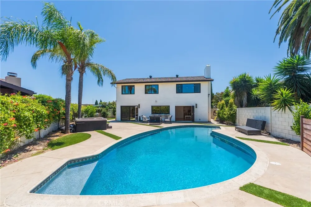 3550 Goldenrod Circle Seal Beach, CA 90740