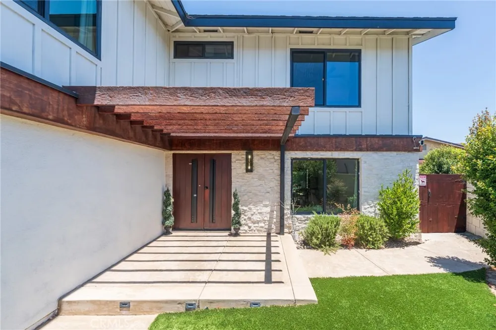 3550 Goldenrod Circle Seal Beach, CA 90740