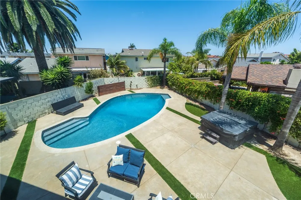 3550 Goldenrod Circle Seal Beach, CA 90740