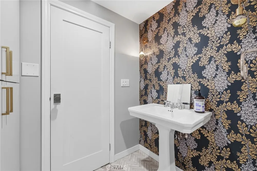 101 California #1104 Santa Monica, CA 90403