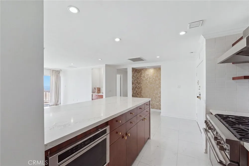 101 California #1104 Santa Monica, CA 90403