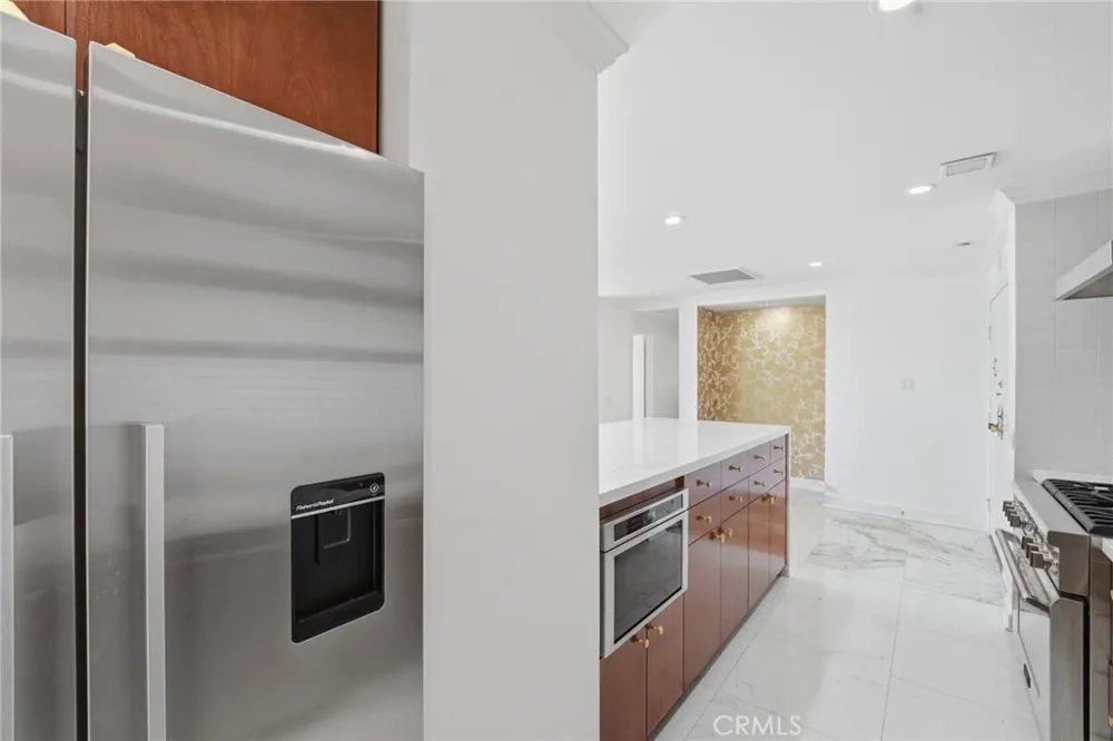 101 California #1104 Santa Monica, CA 90403