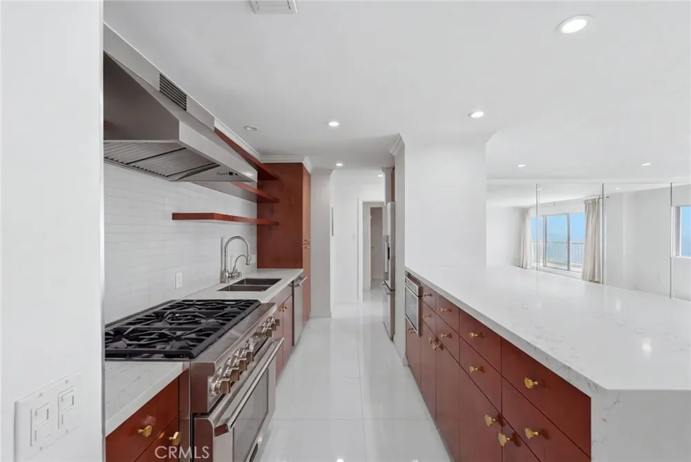 101 California #1104 Santa Monica, CA 90403