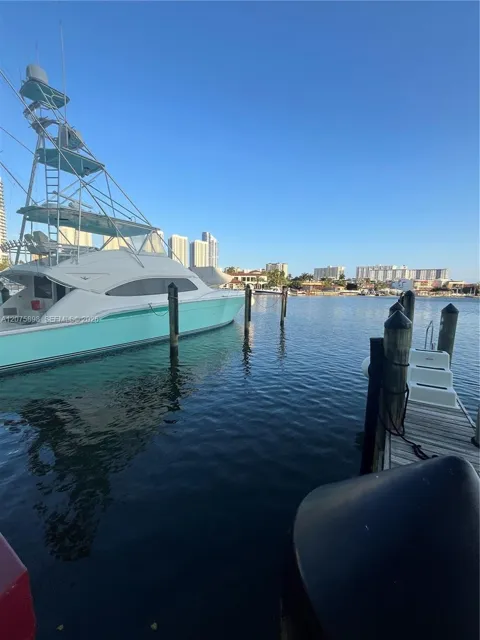 400 Sunny Isles Blvd