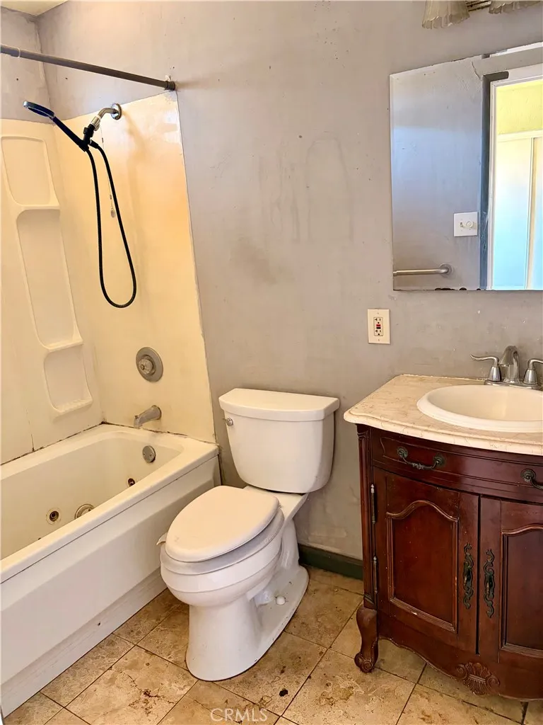 2581 E Gerard Merced, CA 95341