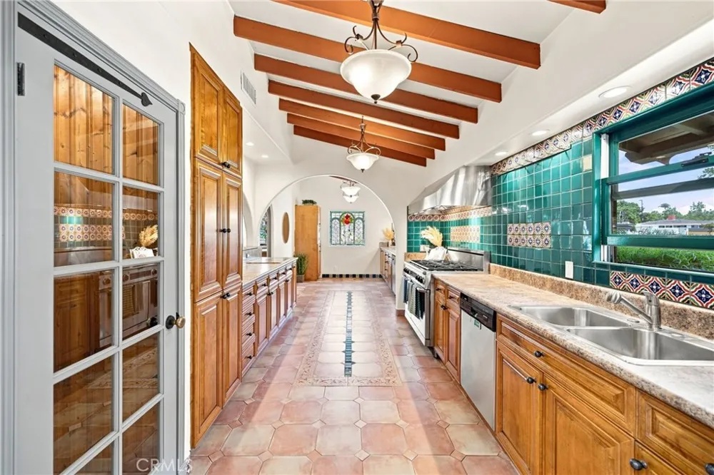 1324 E Chapman Orange, CA 92866