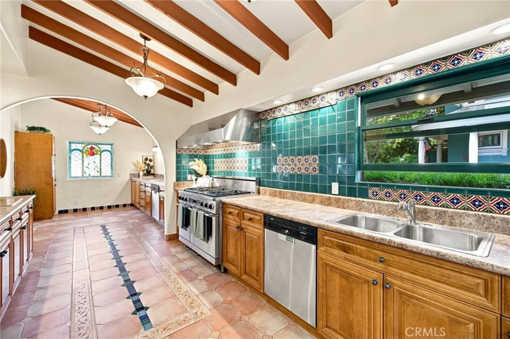 1324 E Chapman Orange, CA 92866
