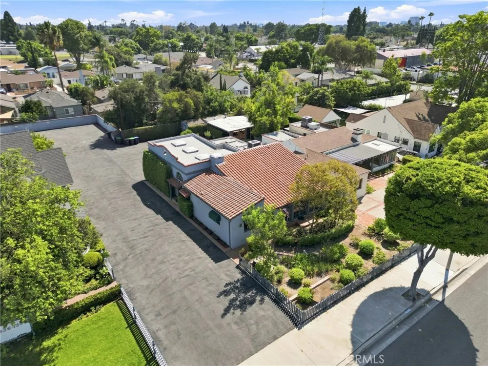 1324 E Chapman Orange, CA 92866