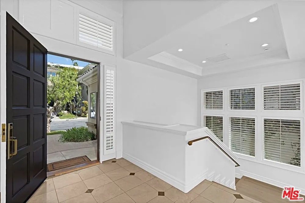 16646 Calle Brittany Pacific Palisades, CA 90272