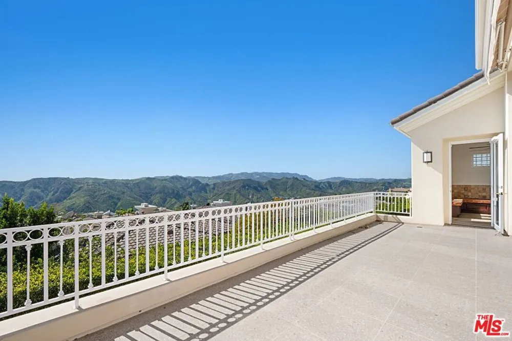 16646 Calle Brittany Pacific Palisades, CA 90272