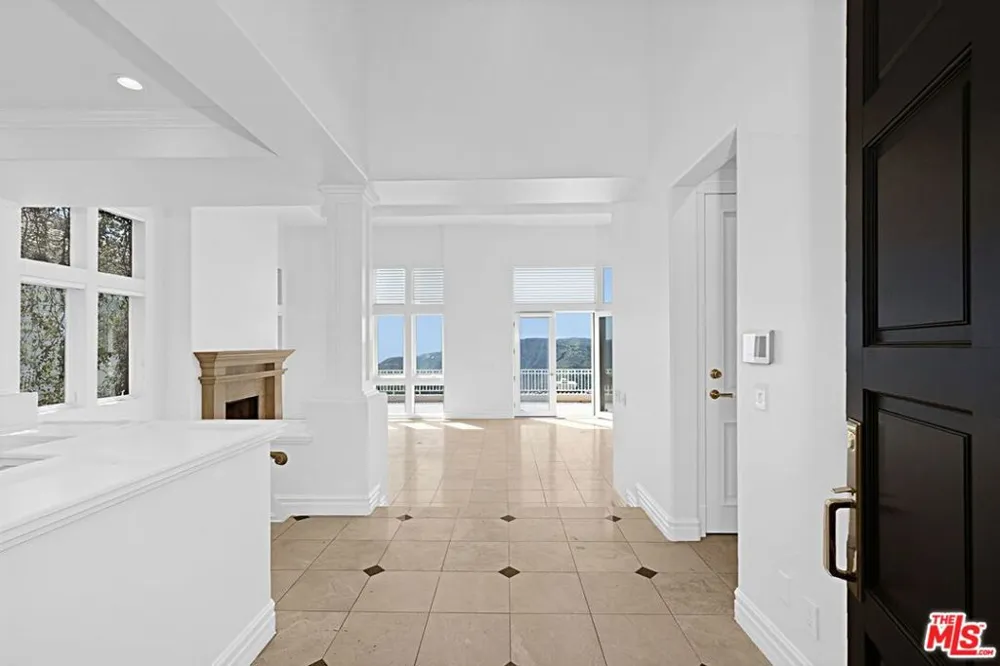 16646 Calle Brittany Pacific Palisades, CA 90272