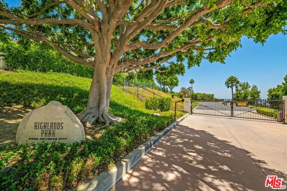 16646 Calle Brittany Pacific Palisades, CA 90272