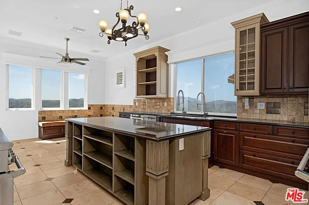 16646 Calle Brittany Pacific Palisades, CA 90272
