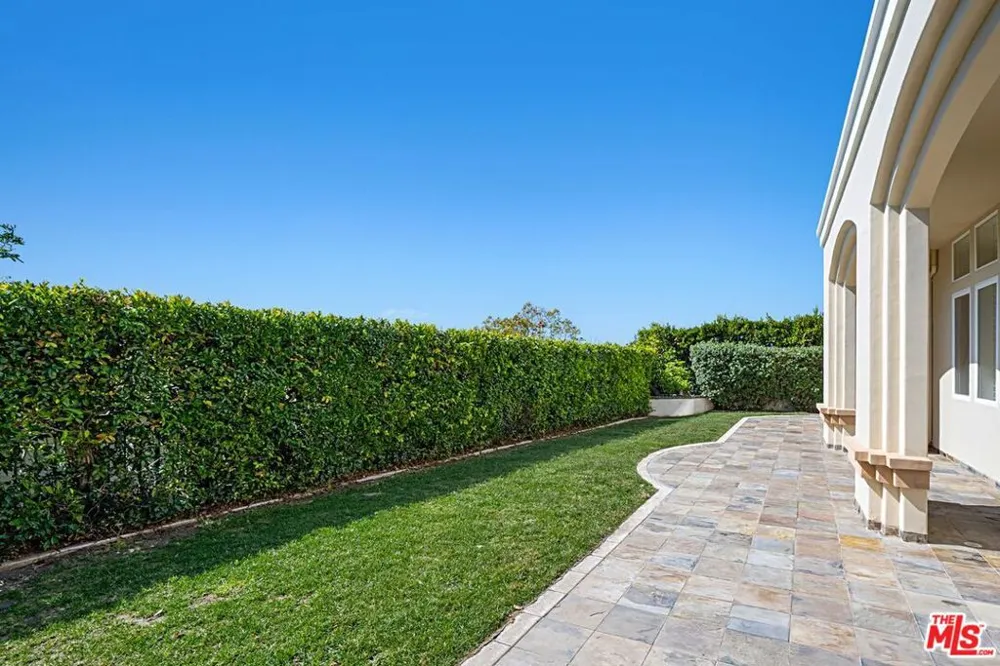 16646 Calle Brittany Pacific Palisades, CA 90272
