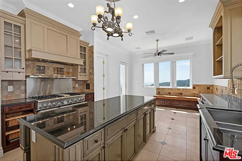 16646 Calle Brittany Pacific Palisades, CA 90272