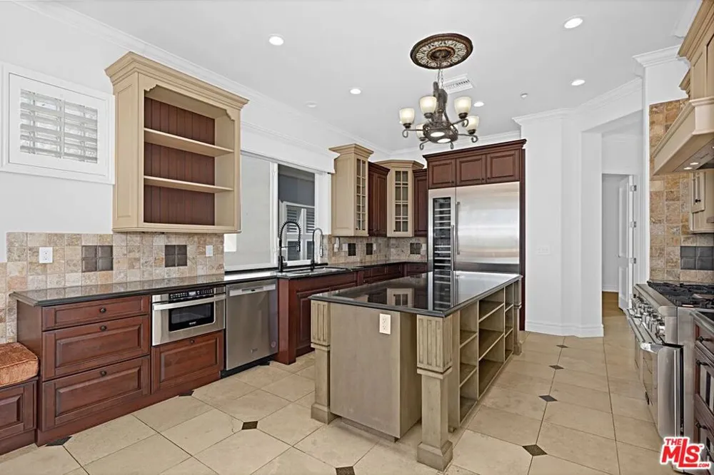 16646 Calle Brittany Pacific Palisades, CA 90272