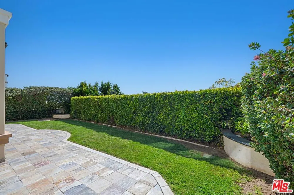 16646 Calle Brittany Pacific Palisades, CA 90272