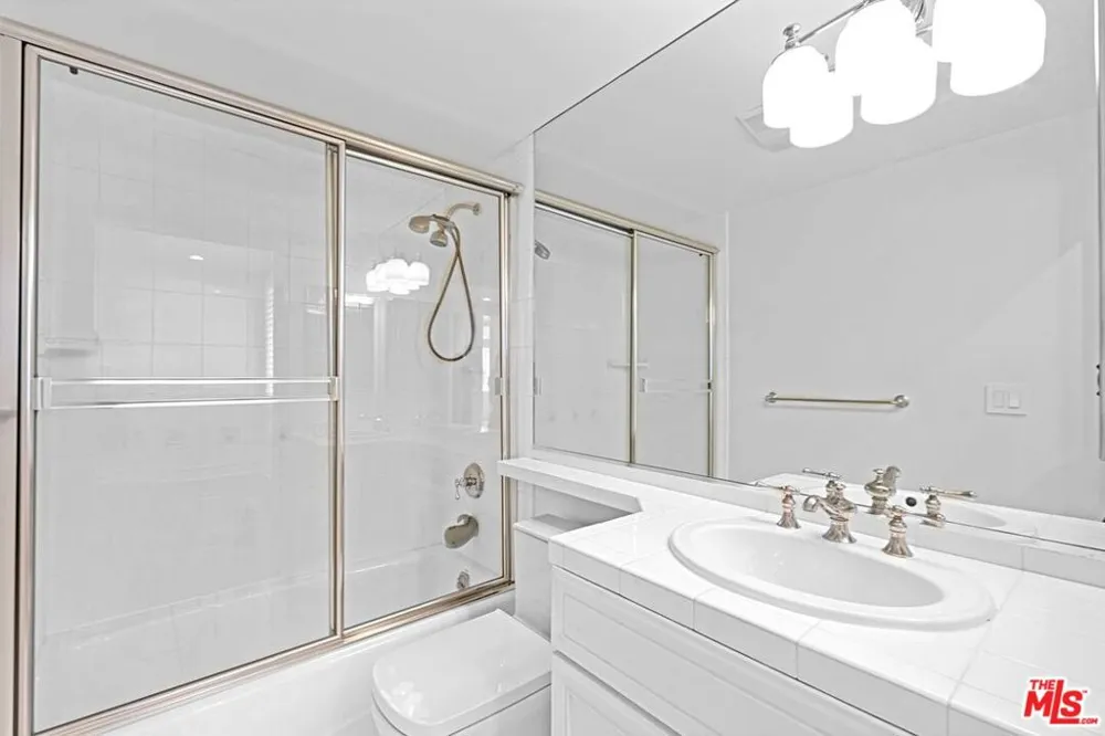 16646 Calle Brittany Pacific Palisades, CA 90272