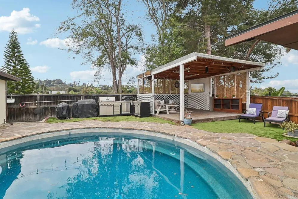 9535 Lakeview Drive La Mesa, CA 91942
