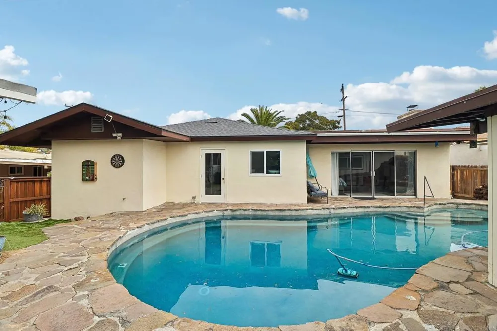 9535 Lakeview Drive La Mesa, CA 91942