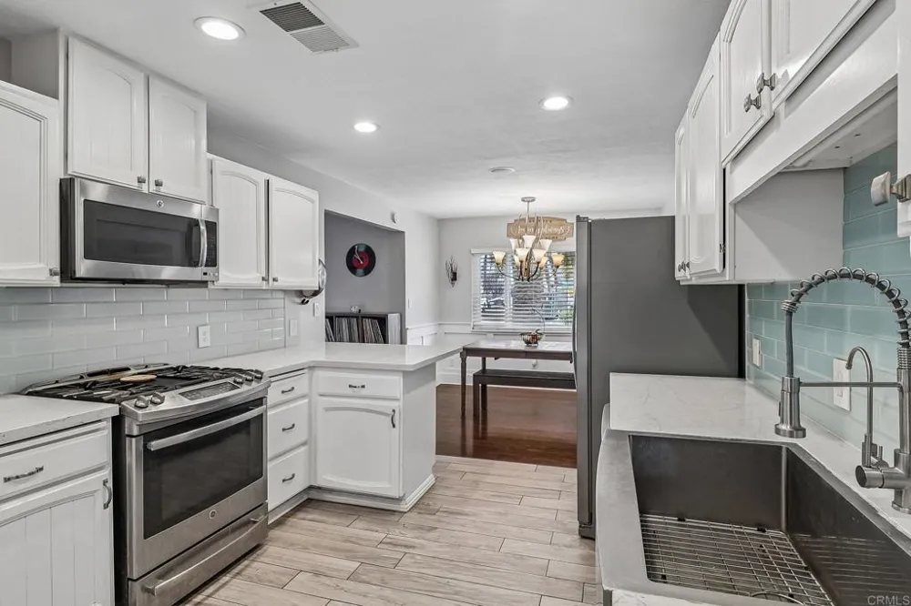 9535 Lakeview Drive La Mesa, CA 91942