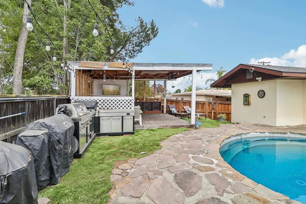 9535 Lakeview Drive La Mesa, CA 91942