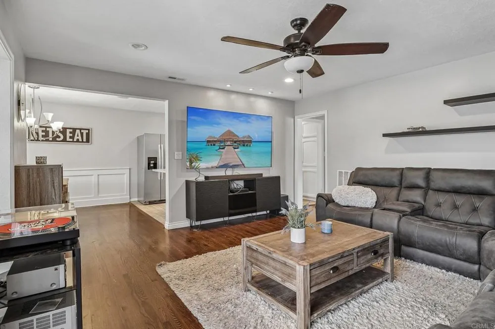 9535 Lakeview Drive La Mesa, CA 91942