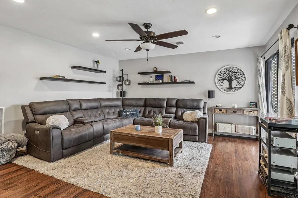 9535 Lakeview Drive La Mesa, CA 91942