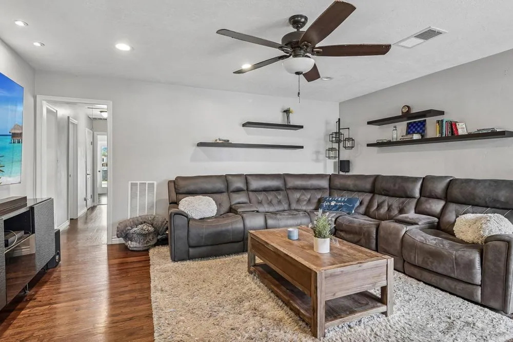 9535 Lakeview Drive La Mesa, CA 91942