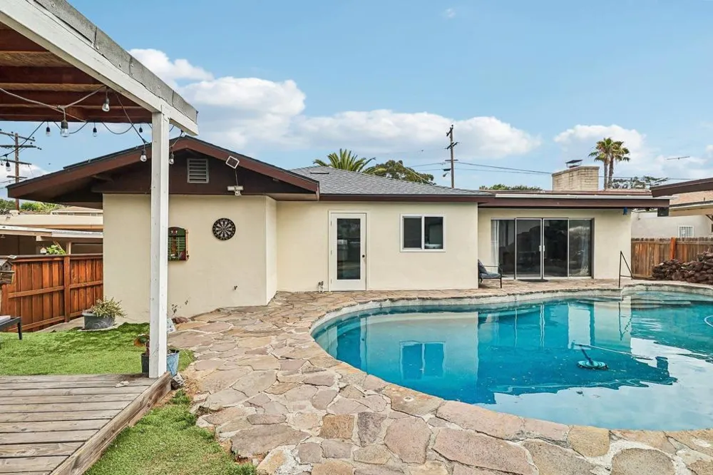 9535 Lakeview Drive La Mesa, CA 91942