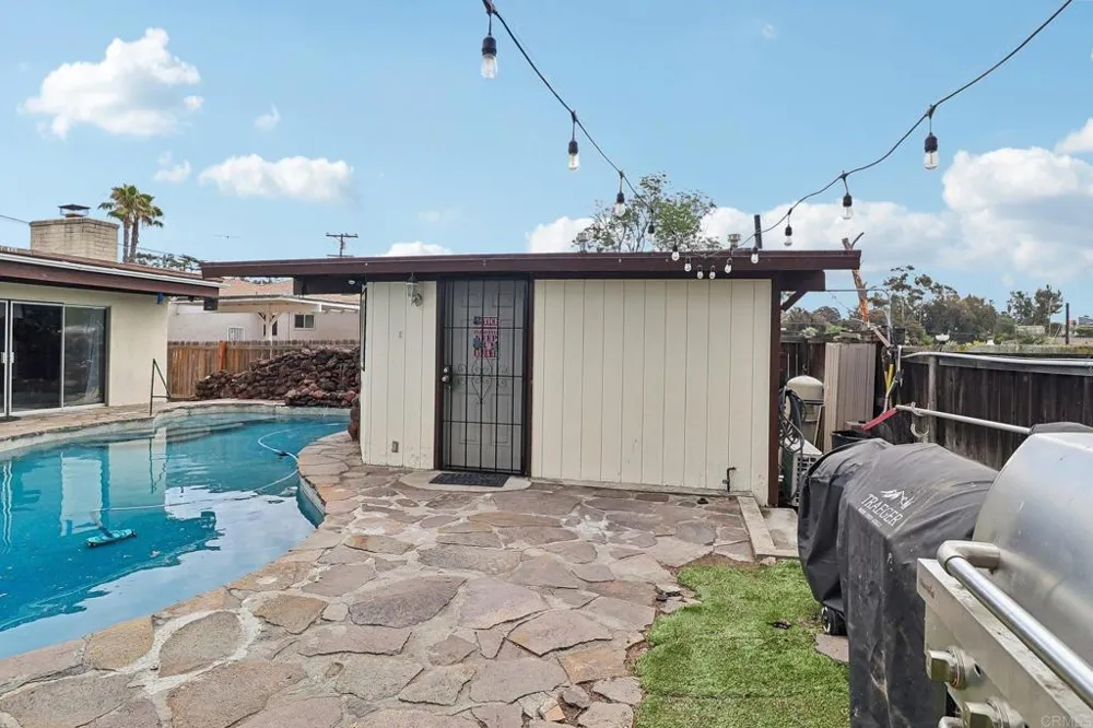 9535 Lakeview Drive La Mesa, CA 91942