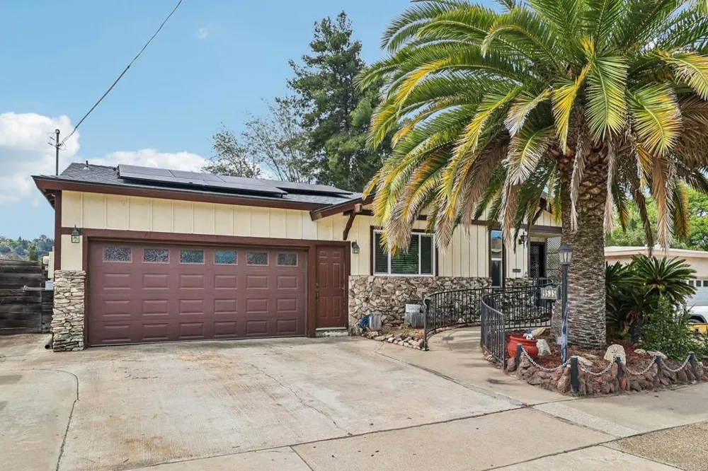 9535 Lakeview Drive La Mesa, CA 91942