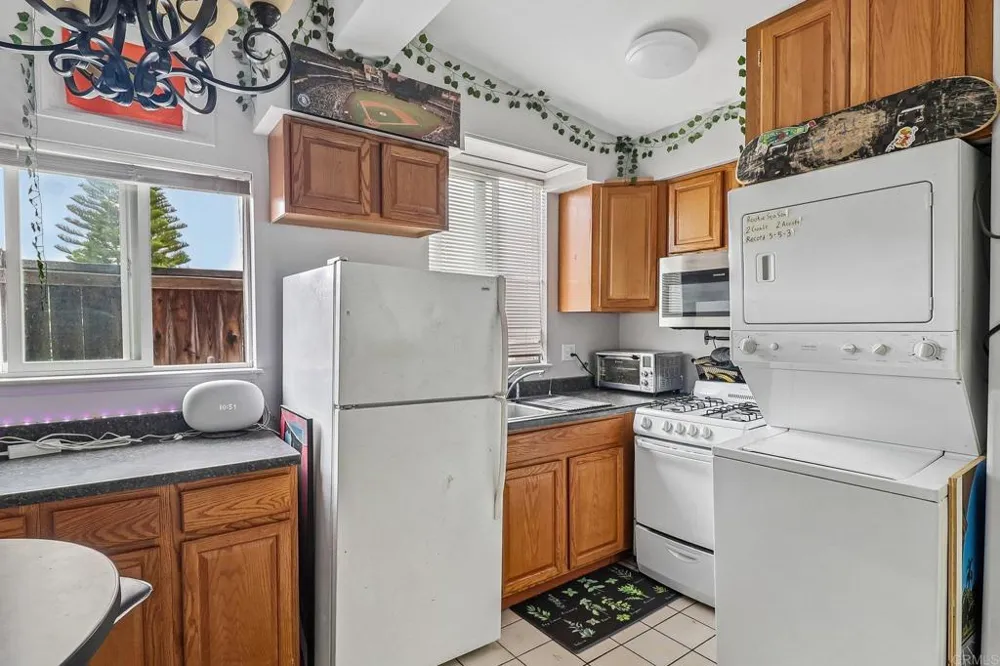9535 Lakeview Drive La Mesa, CA 91942