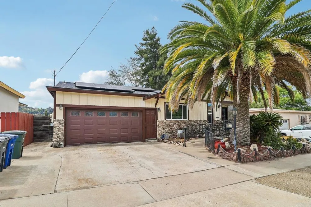 9535 Lakeview Drive La Mesa, CA 91942