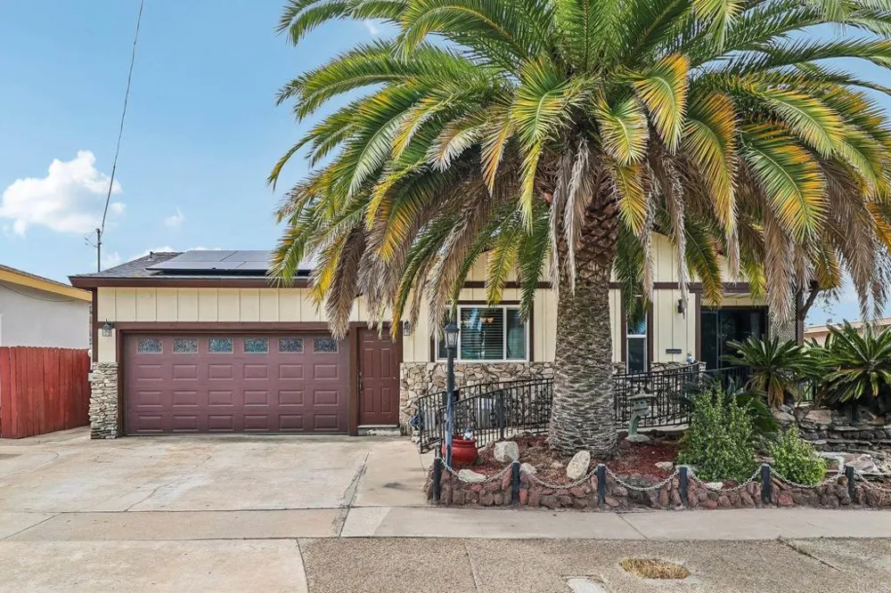 9535 Lakeview Drive La Mesa, CA 91942