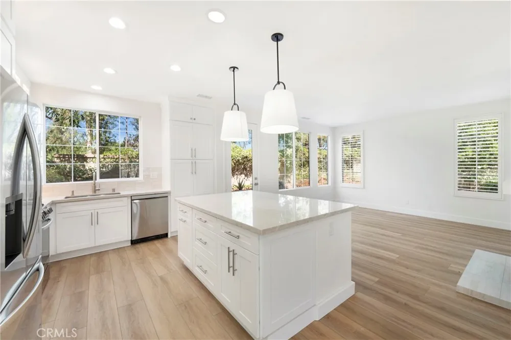 175 Kingswood Irvine, CA 92620
