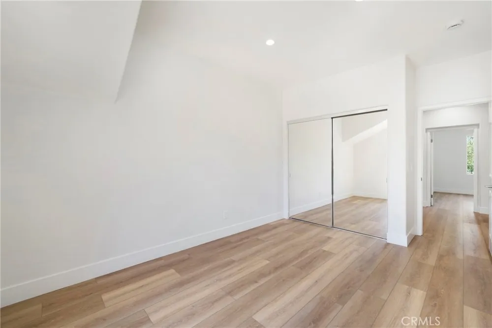 175 Kingswood Irvine, CA 92620