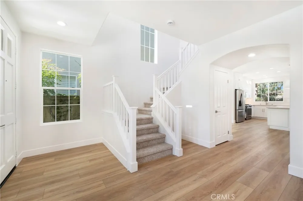 175 Kingswood Irvine, CA 92620