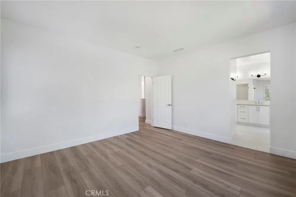 175 Kingswood Irvine, CA 92620