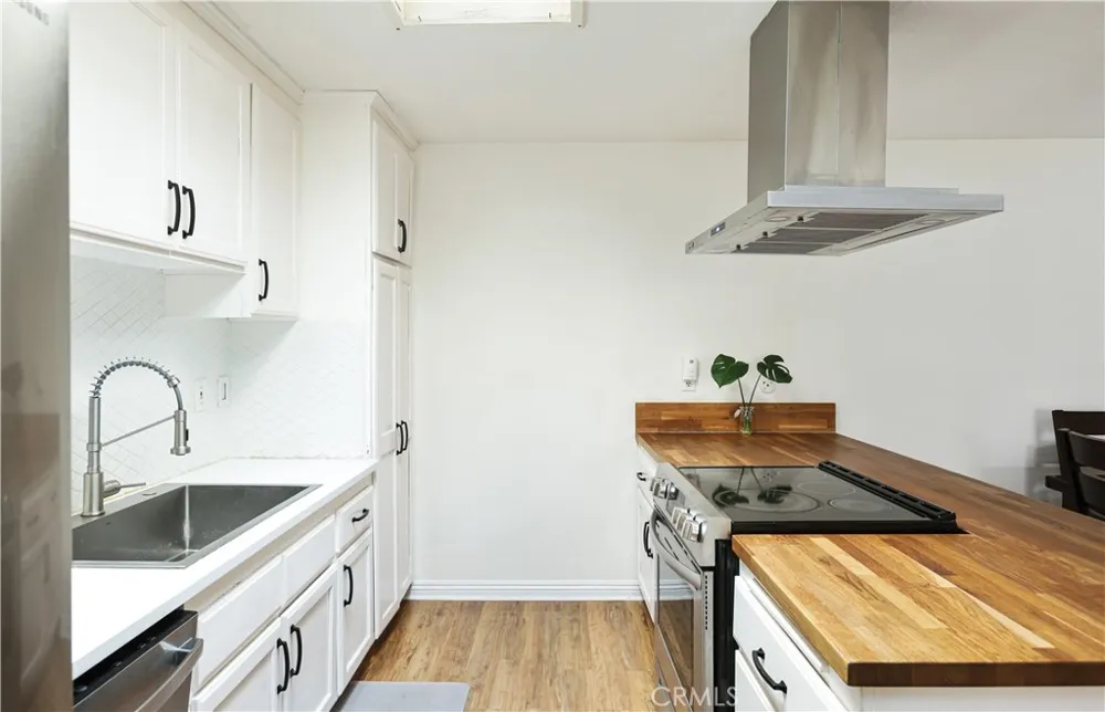 23496 Los Adornos Aliso Viejo, CA 92656