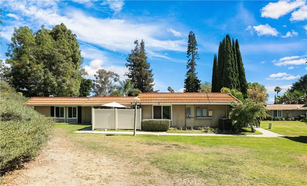 23496 Los Adornos Aliso Viejo, CA 92656