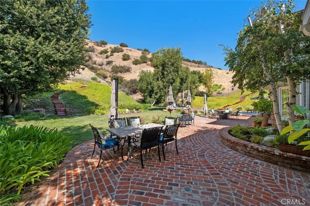 8201 Quiet Hills Court West Hills, CA 91304