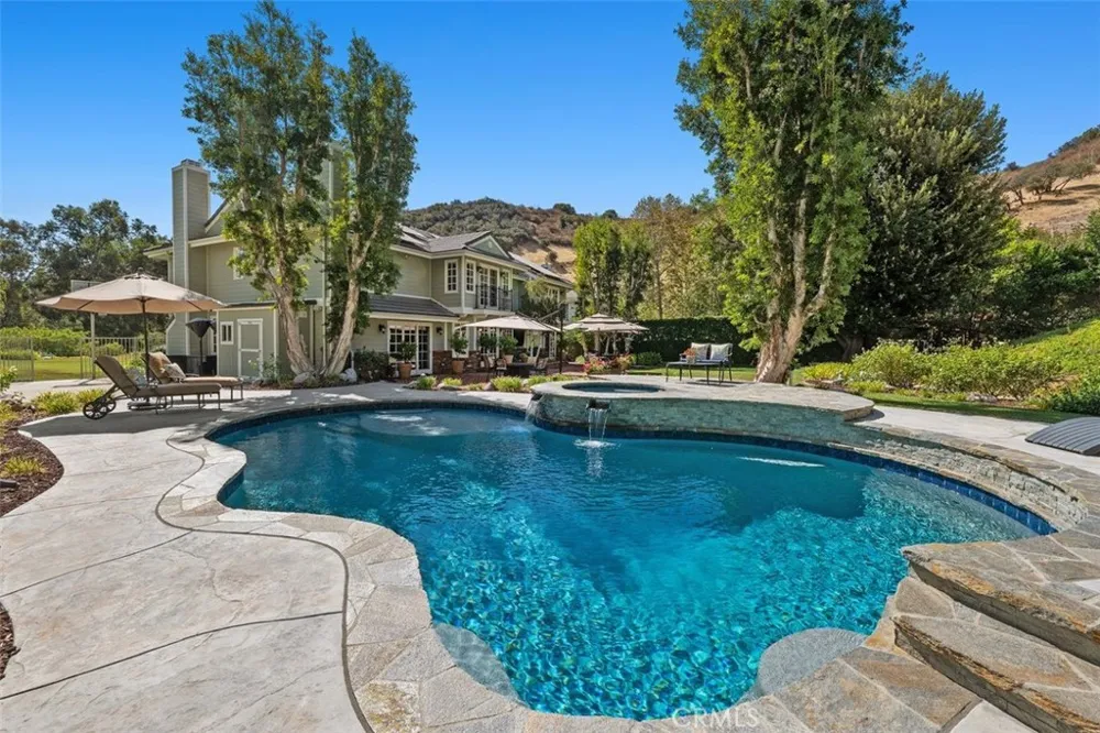 8201 Quiet Hills Court West Hills, CA 91304