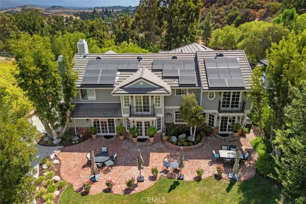 8201 Quiet Hills Court West Hills, CA 91304