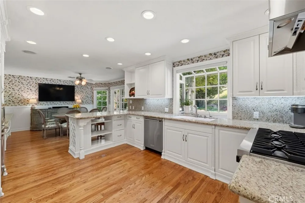 8201 Quiet Hills Court West Hills, CA 91304