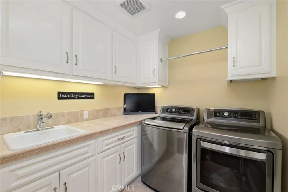8201 Quiet Hills Court West Hills, CA 91304