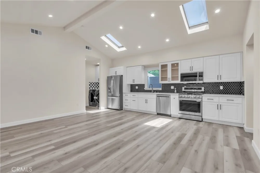 16435 Kingsbury Street Granada Hills, CA 91344