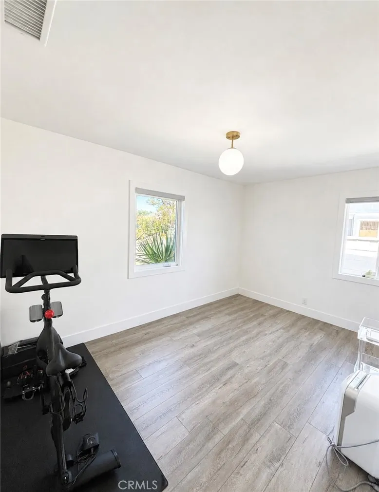 2080 Mcnab Long Beach, CA 90815